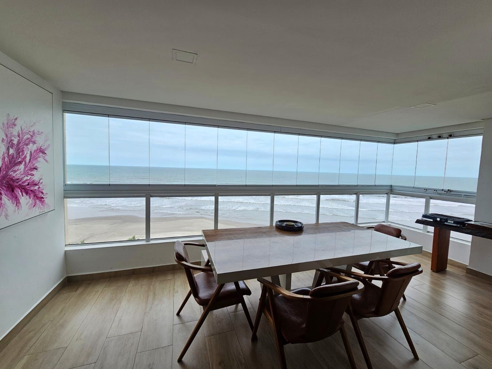 Varanda com vista panorâmica para o mar no Balneário Flórida